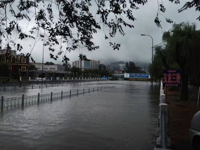 我們需要錦上添花，更需要“雪中送炭”